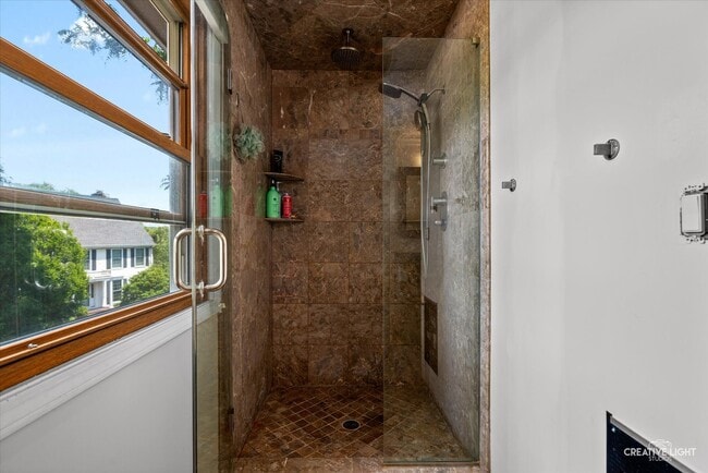 Building Photo - 6382 Twin Oaks Ln