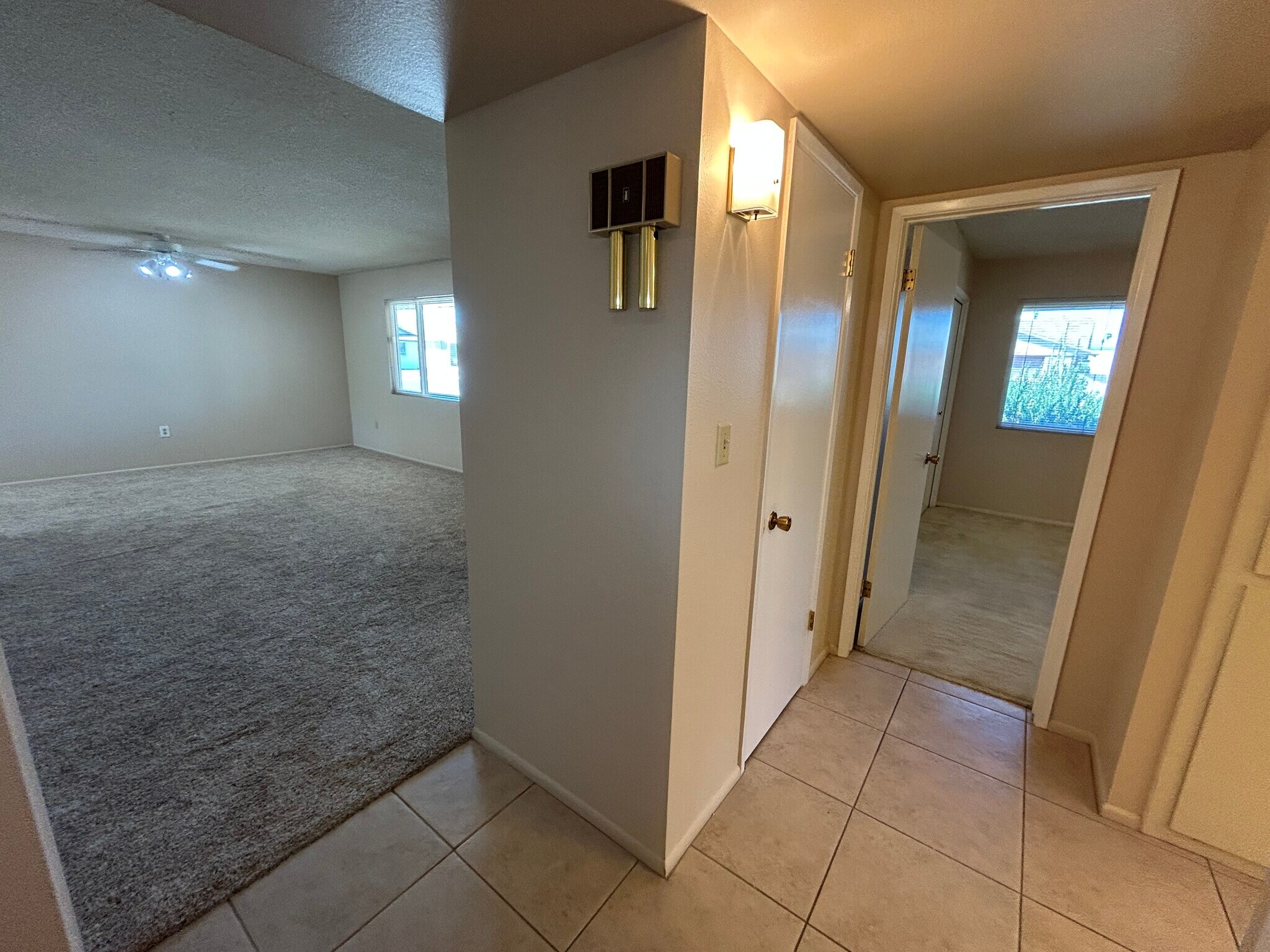 Building Photo - 10615 W Cheryl Dr