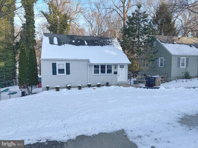 Building Photo - 133 N Line Rd