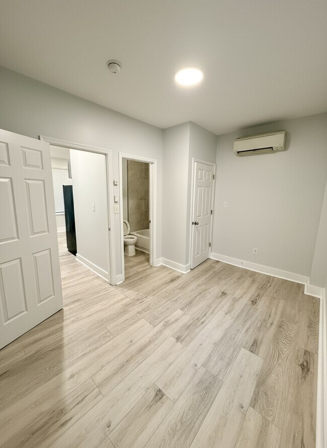 Building Photo - 665 E Wensley St