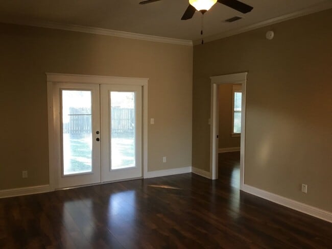 Building Photo - BEAUTIFUL HOME IN DAPHNE!