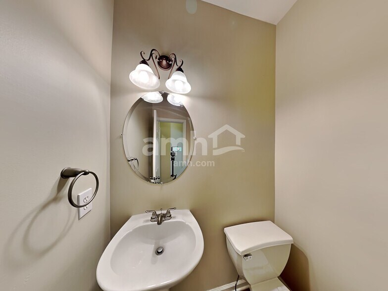 Building Photo - 513 Autumn Walk