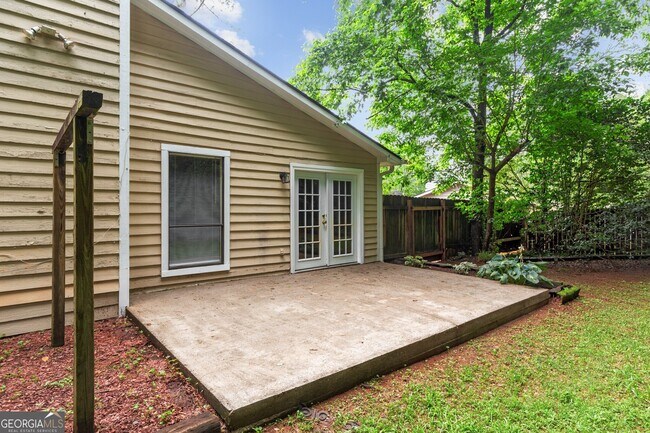 Building Photo - 625 Oxford Hall Dr SW