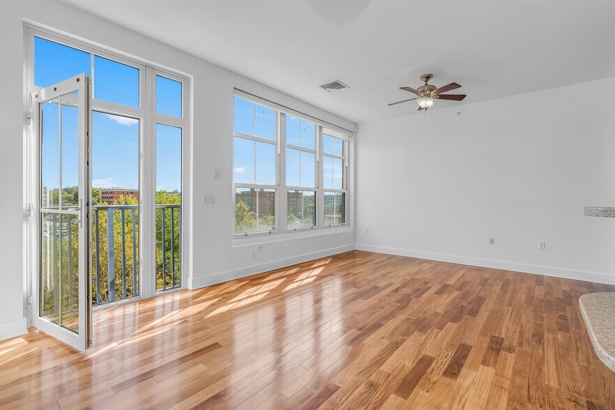 Building Photo - 55 Mallory Ave