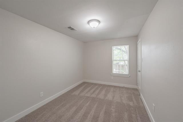 Building Photo - 916 S Rosemont Ave
