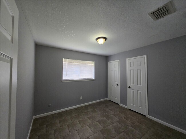 Building Photo - 7731 Deadwood Dr