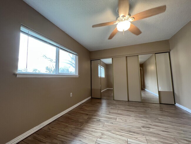 Building Photo - 116 Meadow Lark