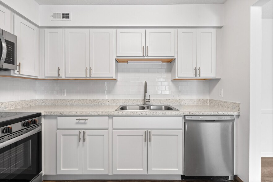 3x2 Rebuild Kitchen - Pheasant Run Apartments