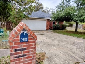 Building Photo - 209 Antietam Dr