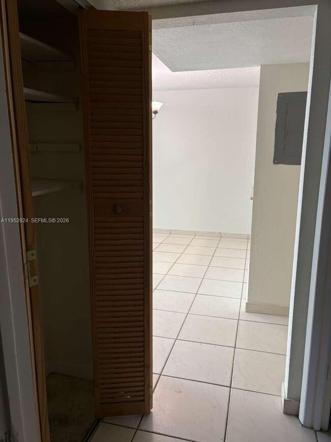 Building Photo - 10090 NW 80th Ct