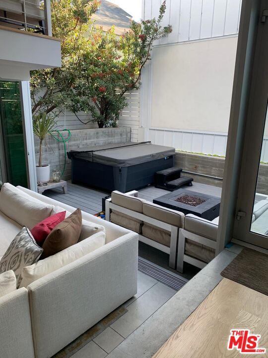 Building Photo - 338 Rennie Ave