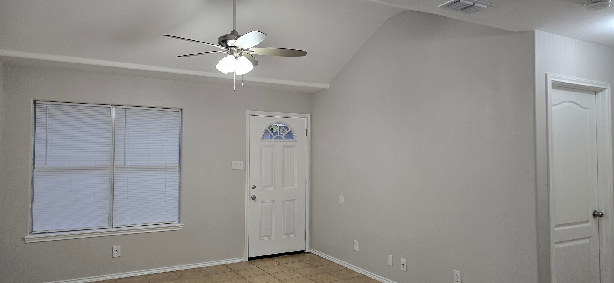 Building Photo - 1802 Bronze