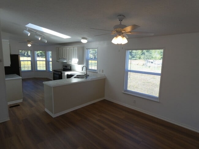 Building Photo - APPLICATION PENDING **Country Living**