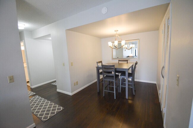 Building Photo - Furnished Unit STEPS FROM THE MAYO CLINIC FACILITIES Rochester Towers Condo For Rent!