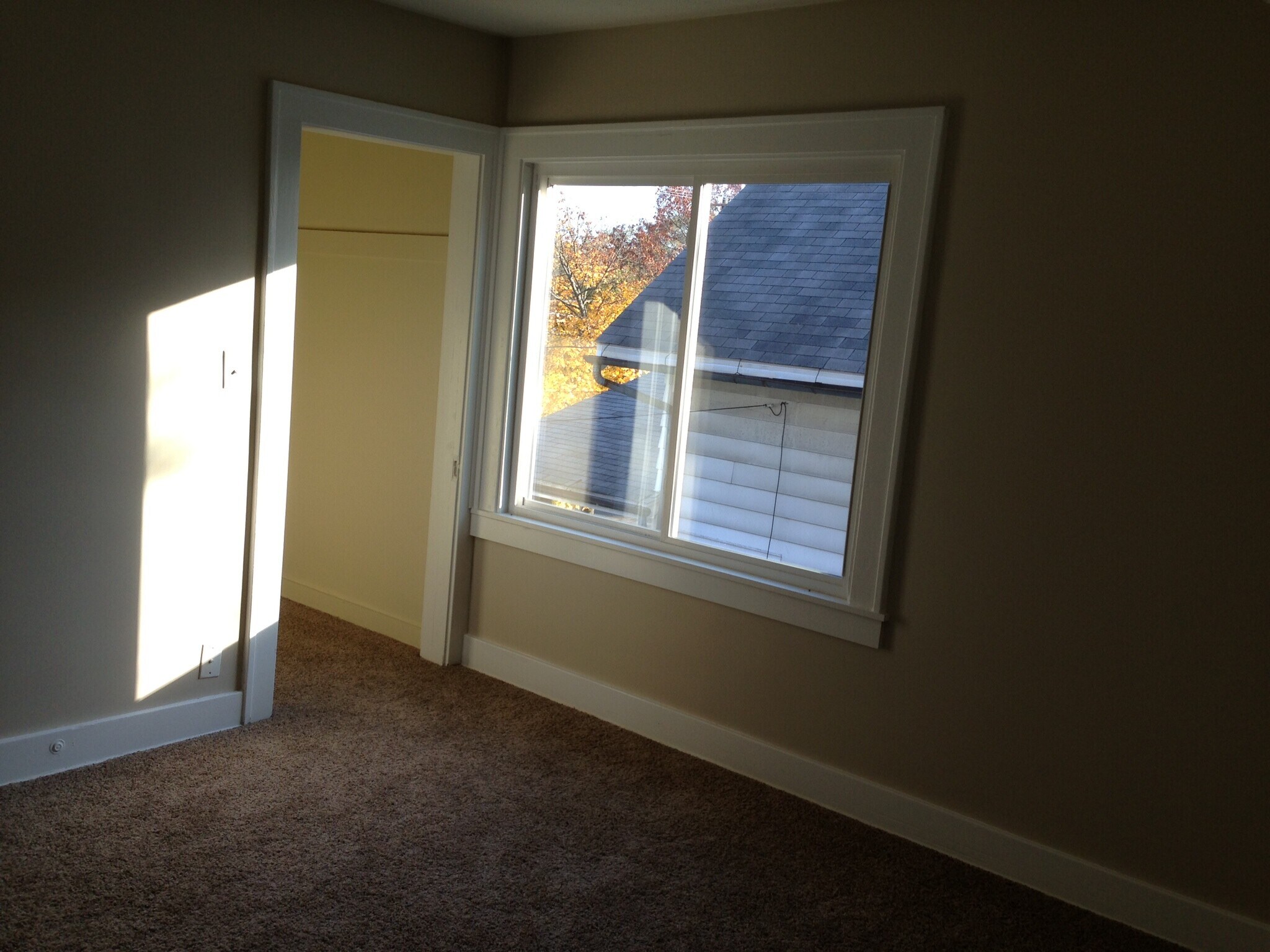 Building Photo - 821 Diamond Ave NE