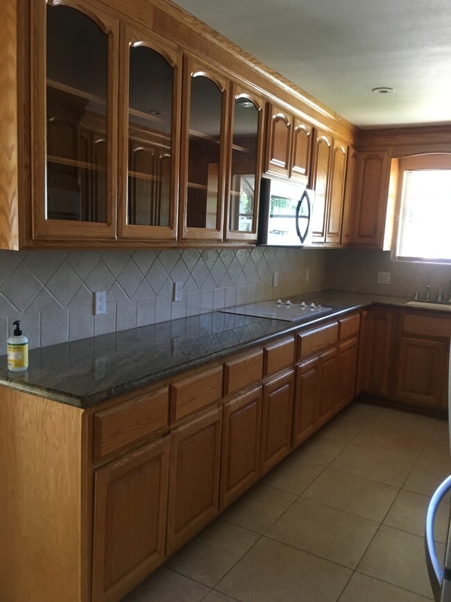 Building Photo - 2376 Forbes Ave