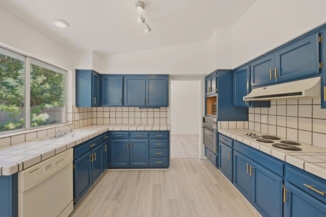Building Photo - 25 Miwok Ct