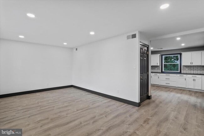 Building Photo - 140 Williamson Ave