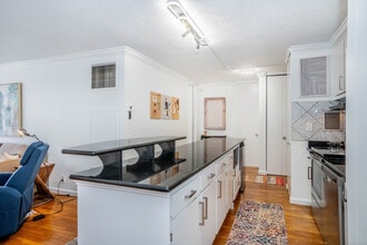 Building Photo - 1 Gold St