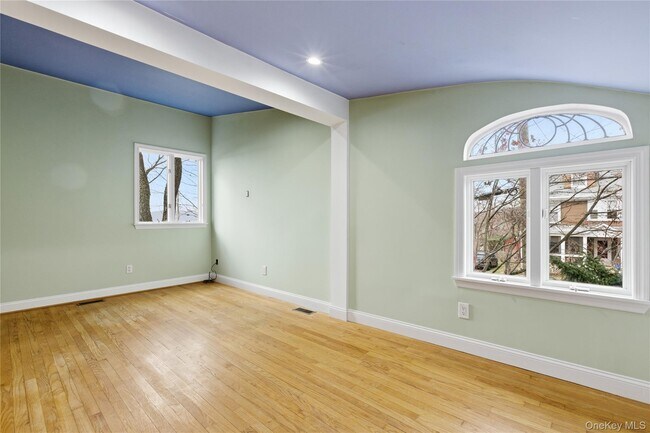 Building Photo - 62 Van Wyck St