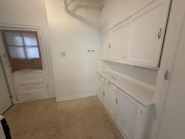 Building Photo - 3258 Maple Ave