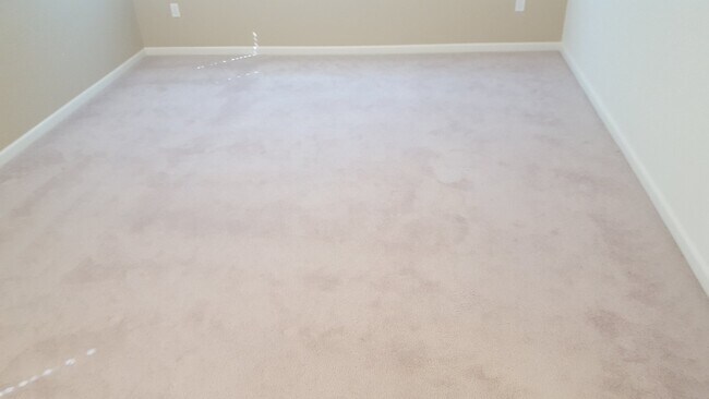 Building Photo - 4 Bedroom Home