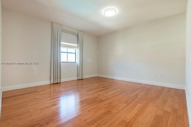 Building Photo - 55 Merrick Way
