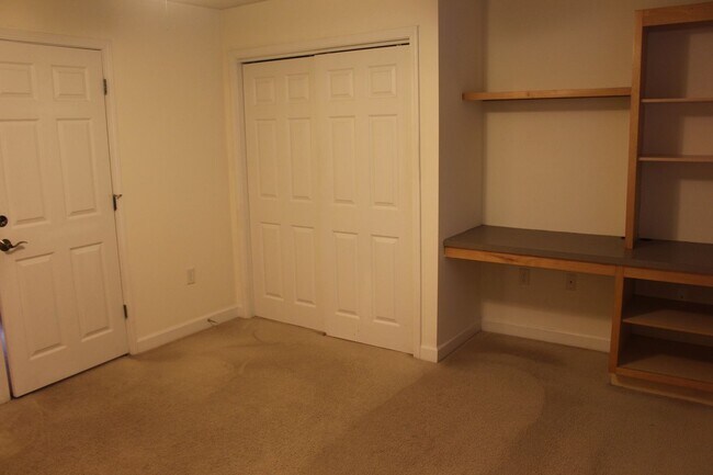 Building Photo - 611 Harts Cove Way