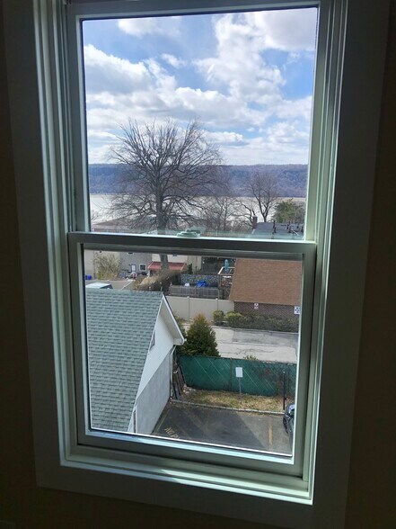 Building Photo - 385 Palisade Ave