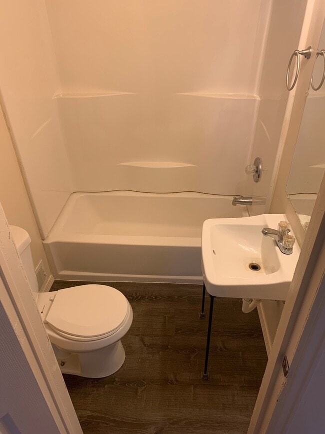 Building Photo - FOR RENT Newly Remodeled, 2 Bed / 1 Bath