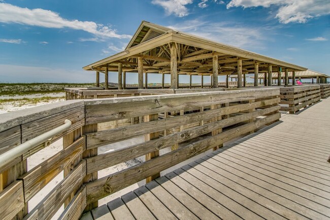 Building Photo - Adorable Navy Point Cottage!