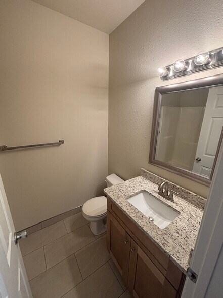 Downstairs Bath - 130 E Center Town Dr