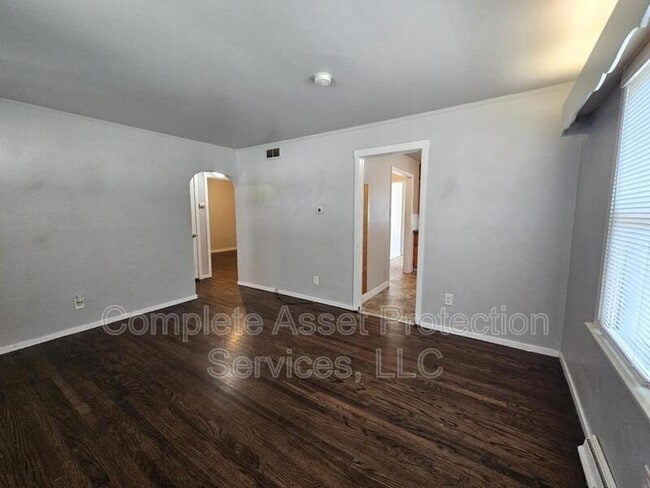 Building Photo - 110 N Lake Park Ave