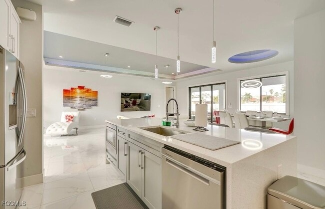 Building Photo - 117 SE 4th St