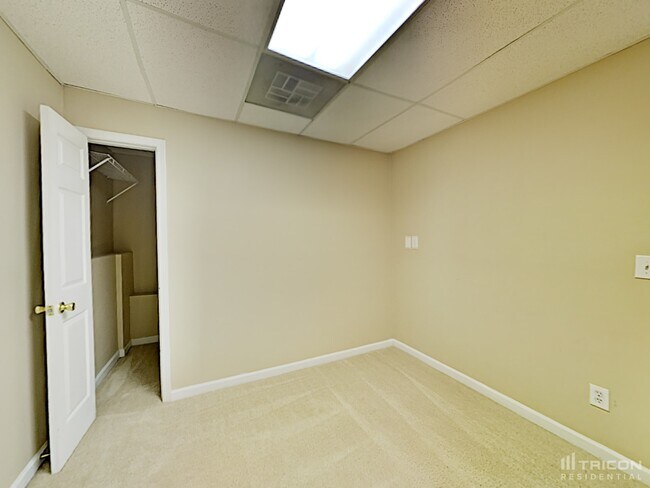 Building Photo - 3180 Willow Park Dr NE