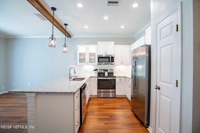 Building Photo - 721 Crystal Way