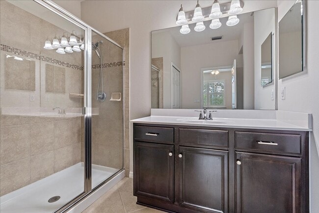 Building Photo - Gorgeous Light & Bright 3 Bedroom 2.5 Bath Townhome with Garage!!