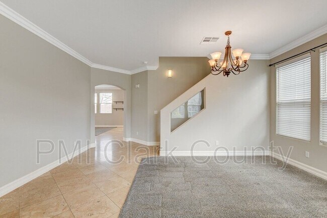 Building Photo - 8912 Ochoa St