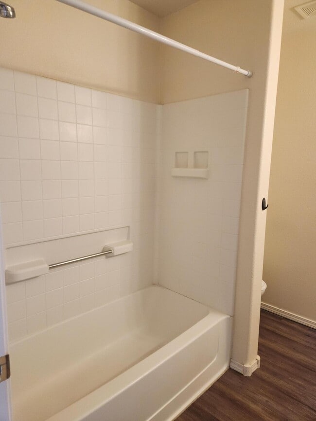 Building Photo - 5833 Sandoval Dr NE