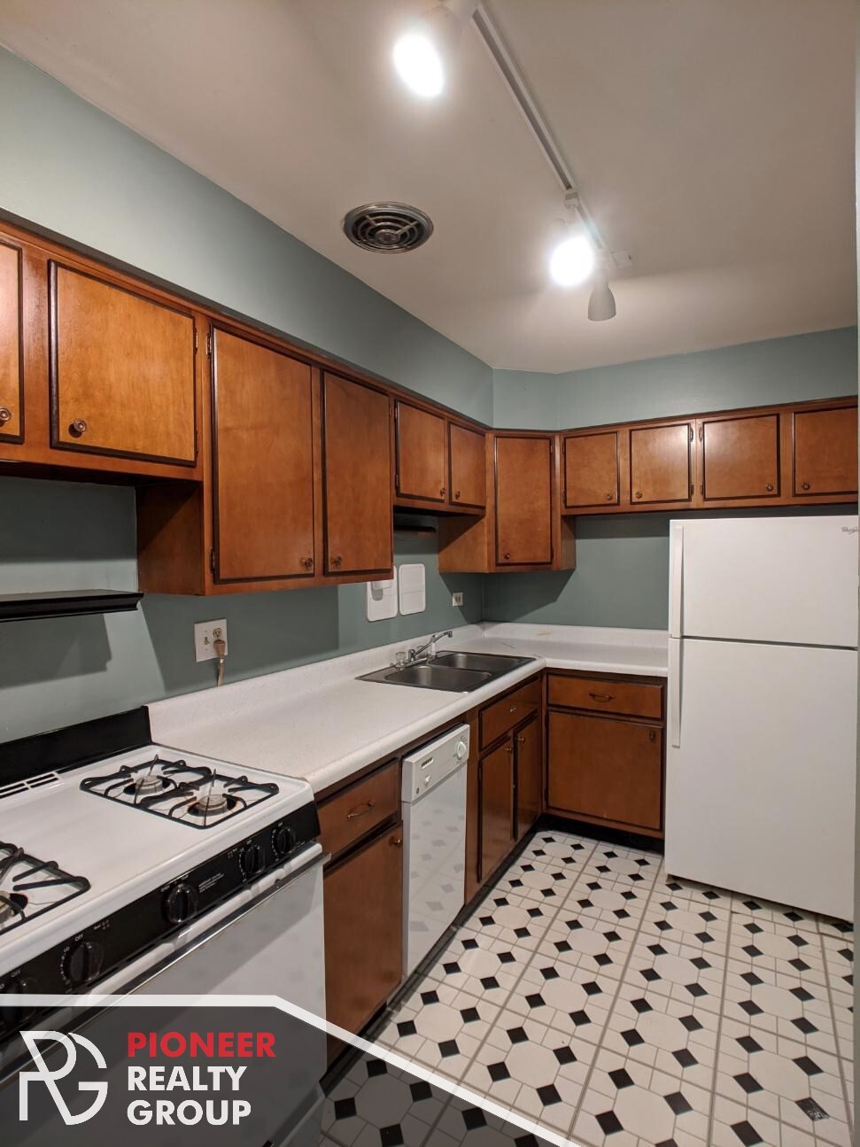 Building Photo - 665 W Wrightwood Ave