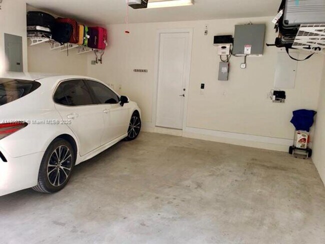 Building Photo - 6660 NW 105th Ct