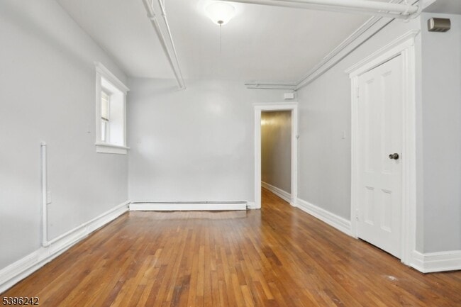 Building Photo - 162 Fairview Ave