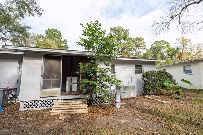 Building Photo - 1341 Charlotte St