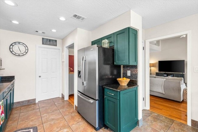 Building Photo - 408 Ridge Wood Cir