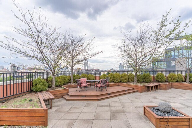 Building Photo - 487 Keap St