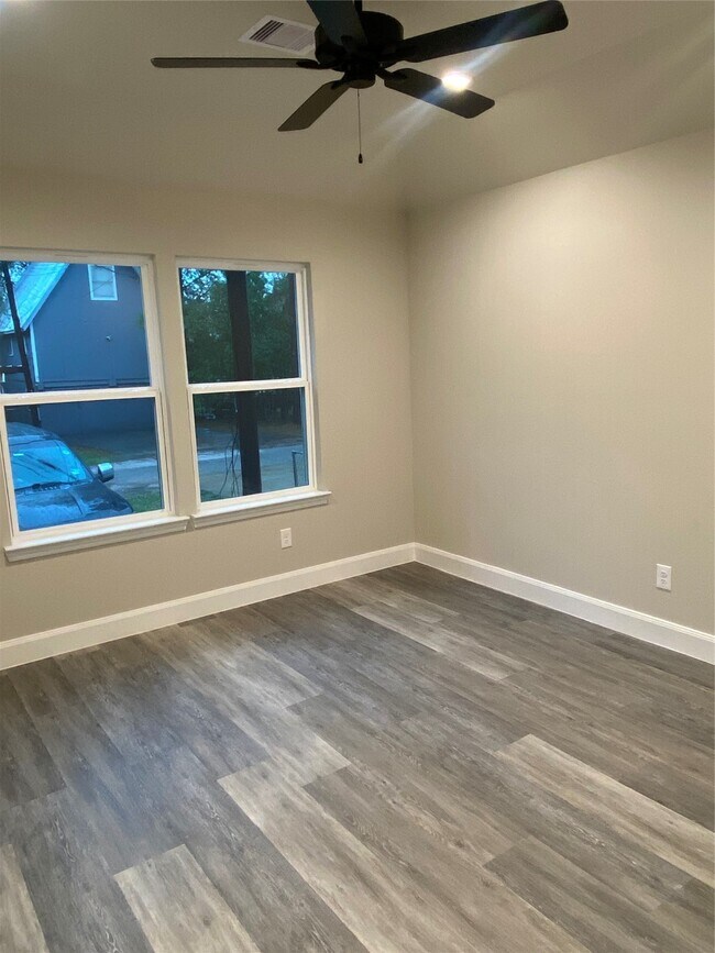 Building Photo - 9572 Darkwood St