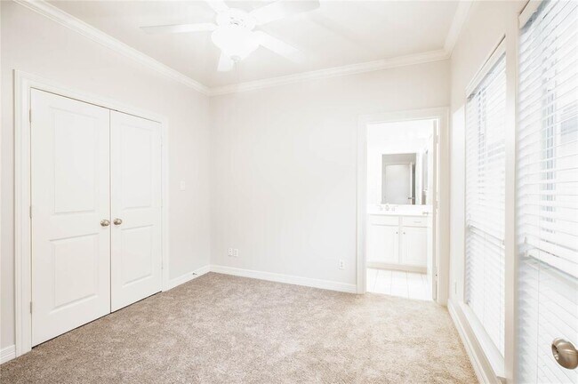 Building Photo - 643 Hartman St