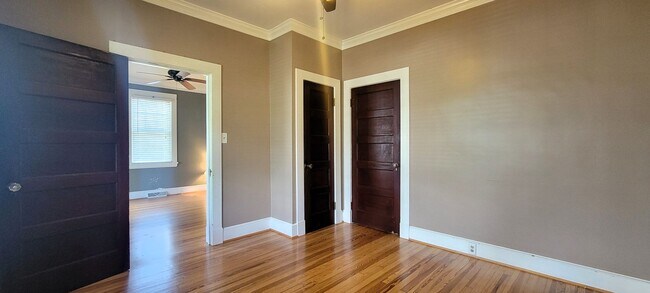 Building Photo - Charming 2 bedroom bungalow in Lakeside/Staples Mill area.