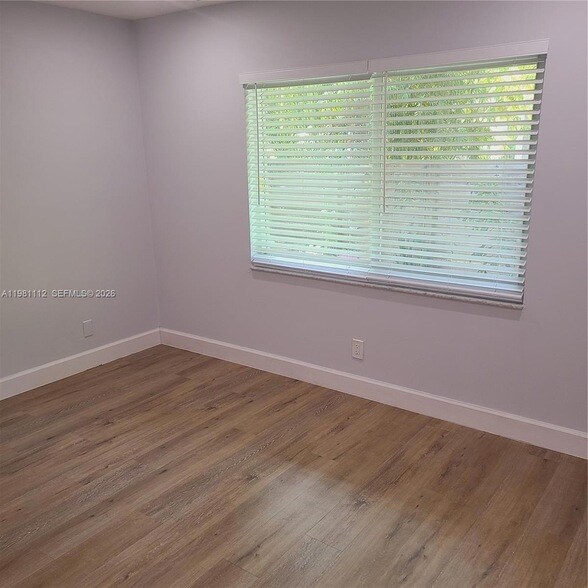 Building Photo - 1504 SW 1st Ave