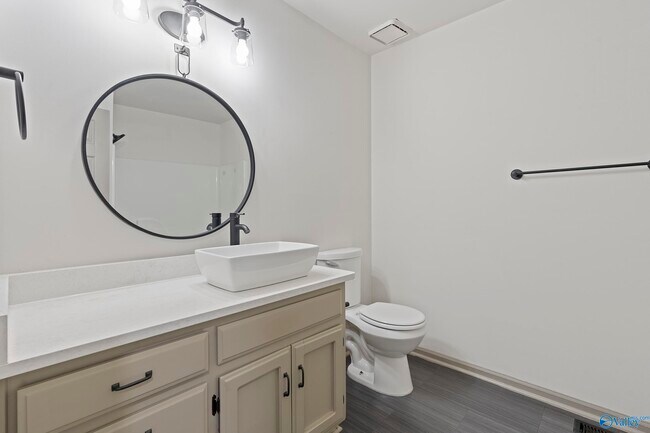 Building Photo - 220 Andra St